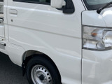 運転席周りは、シンプルで使いやすいデザイン。操作性も良く、すぐに慣れることができます。長時間の運転でも疲れにくい工夫がされています。