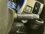 操作しやすい位置に配置されたウインカーレバー。スムーズな操作で、安全な車線変更をサポートします。直感的に操作できるので、運転に集中できます。