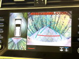 【パノラミックビューモニター】専用のカメラにより、上から見下ろしたような視点で360度クルマの周囲を確認することができます☆死角部分も確認しやすく、狭い場所での切り返しや駐車もスムーズに行えます。