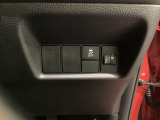 ハンドルの右側にはヘットライトリベライザーとVSA(ABS+TCS+横滑り抑制)の解除スイッチがついています。ヘッドライトリベライザーは道路状況や積荷の加重に応じてライトの高さを調節できます。