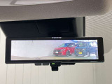 【インテリジェント ルームミラー】車両後方のカメラ映像をミラー面に映し出すので、車内の状況や、天候などに影響されずいつでもクリアな後方視界が得られます!