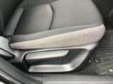 シートリフター搭載で、身長を気にせず乗っていただけます。