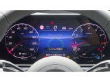 高いレベルの知性を備えたメルセデスの「インテリジェントドライブ」は、ドライバーの疲労を軽減し、安全かつ快適なドライブの一助となります。