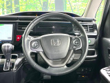 【純正革巻きステアリング】上質な革を使用することで、手にしっかり馴染みとても運転しやすいハンドルです♪