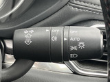 操作しやすい位置に配置されたウインカーレバーは、安全な車線変更をサポートします。直感的な操作で、スムーズな運転をアシストします。