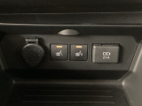運転席と助手席にシートヒーターが付いています☆寒い時期に腰周りを温めてくれるので体全体が温まりやすいのは勿論、暖房と違い顔に風が当たらないので、乾燥肌やドライアイの方でも大丈夫☆