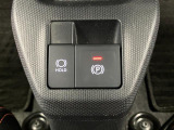 【電動パーキングブレーキ+オートブレーキホールド機能】 指先だけで簡単に操作が可能なパーキングブレーキ、スイッチを押すとブレーキペダルから足を離してもブレーキを保持できるオートブレーキホールド搭載。
