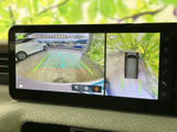後方確認をサポートするモニター。狭い道や駐車時も安心です。安全な運転をサポートする頼もしい機能ですね。