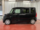 【スマートアシスト搭載車】 衝突回避支援ブレーキ機能(対車両・歩行者)、衝突警報機能(対車両・対歩行者)、誤発信抑制制御機能などの機能で安全な運転をサポートします。