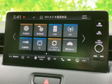 お好みの音楽やラジオをクリアな音質で。様々なソースに対応し、快適な車内空間を演出します。直感的な操作性も魅力です。