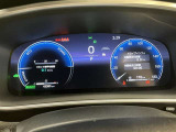 とっても見やすいメーターです。夜間時はラグジュアリーな気分にさせてくれる照明が魅力ですので、夜のドライブも楽しみになりますよ♪