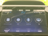 様々なメディアに対応し、お好みの音楽を楽しめます。CDやUSBに加え、Bluetooth接続も可能です。快適なドライブのお供に。