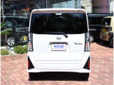 お車選びをお楽しみ頂けるよう、在庫車の展示スペースを十分に確保しております。