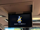 【フリップダウンモニター】大画面モニターで後席でもエンタメをお楽しみいただけます。小さなお子様にも大人気の装備です♪