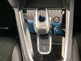 発進時から滑らかに加速する無段階変速のCVTはストップ&ゴーの多い街の中も快適です