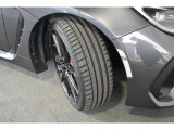 タイヤサイズは215/40R18です