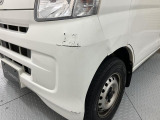 フロントバンパーにキズ凹みあります。
