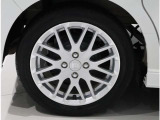 ◆純正のアルミホイールです!純正のいいところは車のデザインに合わせてアルミもデザインされていますので、相性がよく見た目も格好いいです。走行安定性も優れていますよ!◆