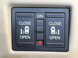 【両側パワースライドドア】スマートキーや運転席のスイッチで後席両側スライドドアの開閉が可能♪電動だから力を入れてドアを開ける必要が無く、小さなお子様でも簡単に開け閉めでき快適です♪