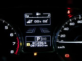ディスプレイには運転に必要な様々な情報を表示します。