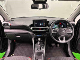 SUVならではのアイポイントの高さが,見晴らしのよさに貢献。フロントウインドゥにUV&IRカット遮音ガラス・フロントドアにスーパーUV&IRカットガラスを採用。