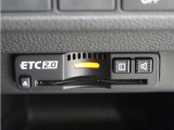 ◆ETC2.0装着◆進化したドライブ体験。料金収受システムだけだったETCが生まれ変わって、高速道路を賢く使うETC2.0に進化しました。多彩な情報サービスが便利で快適なドライブ体験を提供します。