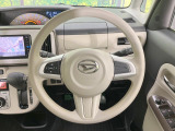 インテリアに合わせたデザインのステアリングは、運転される方のことも考え、運転しやすい形状、大きさです。是非一度、実際に触ってお確かめください。