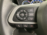 運転中、オーディオの操作をしてて、ハッとしたことはありませんか?ステアリングスイッチは、運転中でもハンドルでオーディオの操作が可能です。安全なドライブをサポートします。