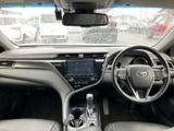 広々とした室内空間が魅力。運転席からの視界も良好で、快適なドライブをサポートします。落ち着いた色合いが上質な空間を演出しています。