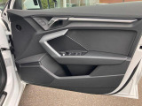 ドアを開けると上質で上品な室内空間が広がり細部までこだわったAudiデザイン性と、物づくりのこだわりを感じて頂けます。詳しくは0078-6002-900146中古車スタッフまで