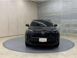 お車購入のポイントとなるフロントマスクです!シャープな目つきが印象的なデザインのヘッドランプです。