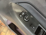 狭い駐車場で便利な電動格納ドアミラーが付いています。