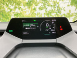 視認性の高いメーターで、運転に必要な情報を的確に把握できます。運転席をスタイリッシュに演出します。