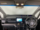 【前方視界】開放的な前方視界!運転がしやすく疲れにくいです♪窓が大きく、見通しがとっても良いおクルマですよ♪