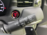 操作しやすいウインカーレバーで、スムーズな車線変更をサポート。直感的な操作感で、安全な運転をアシストします。使いやすさを重視した設計です。