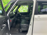 運転席に座ると、優れた視認性と操作性で、快適なドライブをサポート。日常の移動からレジャーまで、あらゆるシーンで活躍します。