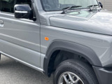 運転席周りは、シンプルで機能的なデザイン。操作しやすい配置で、快適なドライビングをサポートします。広々とした空間も魅力です。