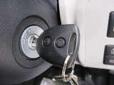 ダイハツのお店では、ダイハツ車を知り尽くしたプロフェッショナルが、専用の診断機器を使って各システムを点検しております。