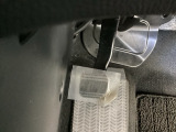 パーキングブレーキはフット式なので運転席と助手席の間はすっきり、移動も楽々です。さっと手が届く位置にATセレクトレバーやエアコンスイッチなどがあり操作性に優れています