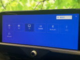 多彩な機能が満載のディスプレイ!ラジオやTV、Bluetooth接続で、快適なドライブをサポートします。USBポートも備え、音楽も楽しめます。
