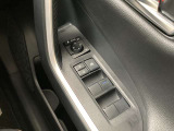 もちろん、パワーウィンドウも付いています♪ワンタッチで窓の開閉が可能です。
