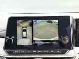 車を空から見たような映像が映る、アラウンドビューモニターで車両周辺の安全確認も一目でできます!小さなお子様や障害物も確認できるので、運転のし易さだけではなく事故防止にも役立ちます♪