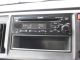 純正CDチューナー(CX-174C)はCDプレーヤー・AM/FMチューナー付です。お好みの音楽を聞きながらのドライブは楽しさ倍増ですね!