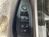 【パワーウインドウ】運転席のスイッチで、各席の窓ガラスの開閉ができます!あると便利ですよね!