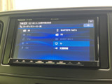お好みの音楽を車内で楽しめます。幅広いメディアに対応しているので、様々な音源を再生可能です。
