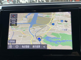 鮮明な地図表示で、目的地まで迷うことなく到着できます。渋滞情報もリアルタイムで確認でき、スムーズな移動をサポートします。