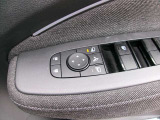 ドアミラーの鏡面の調節、格納は運転席からすべて操作できます!