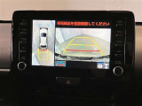 【パノラミックビュー&バックビュー】駐車時の安全確認をする為に車両上方からの映像と後方カメラからのを同時に表示しバックガイドも付いているのでバックの苦手な方でも安心して運転出来ますよ。