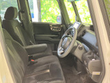 運転席からの視界は広く、運転操作もスムーズに行えます。シートは座り心地が良く、長距離運転でも疲れにくいでしょう。