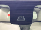 【エマージェンシーブレーキ】走行中に前方の車両等を認識し、衝突しそうな時は警報とブレーキで衝突回避と被害軽減をアシスト。より安全にドライブをお楽しみいただけます。